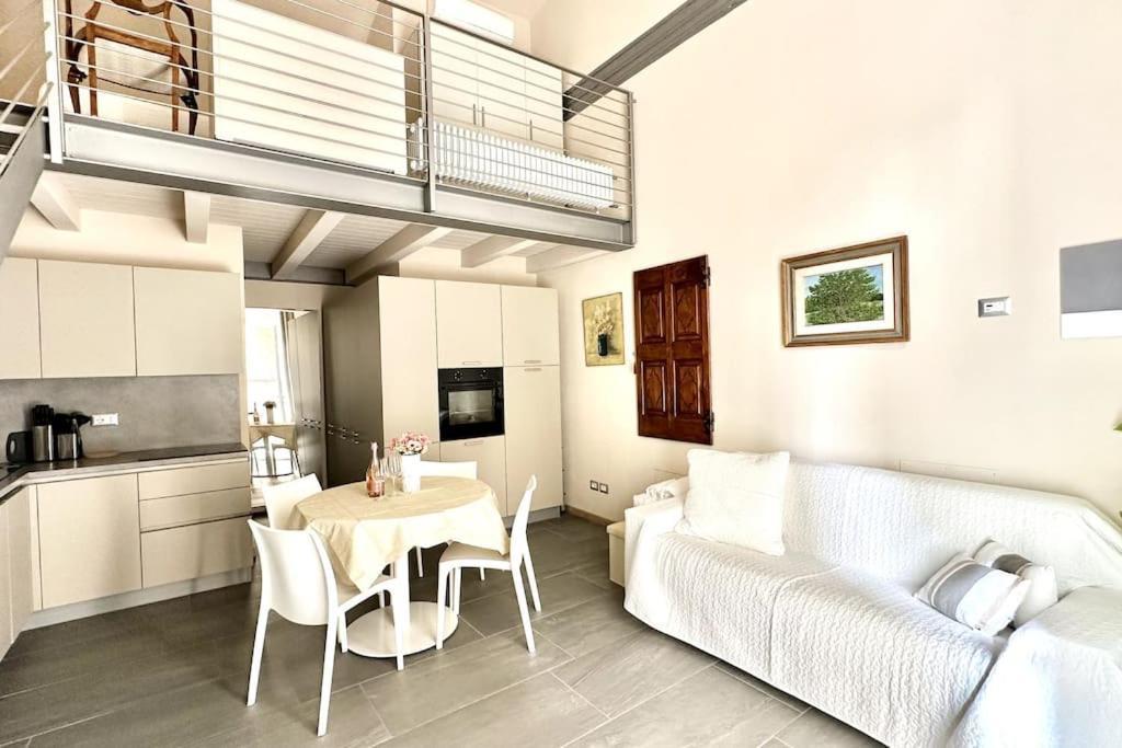 Duomo Modern Loft 100Mt From Duomo And Lake Como Bagian luar foto